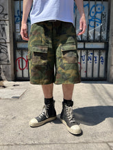Cargar imagen en el visor de la galería, Cloud Camo Cargo Shorts